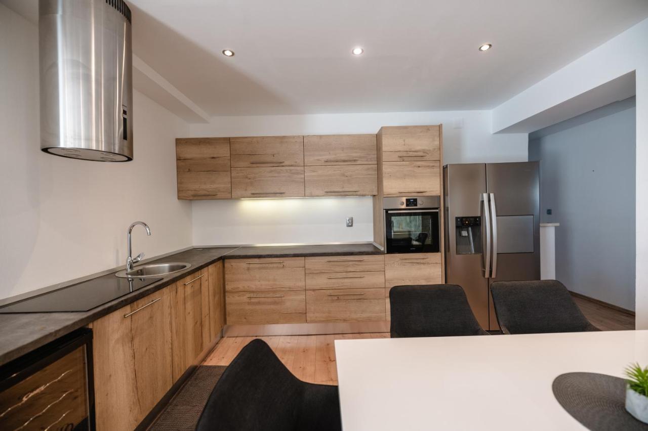 Apartment M *