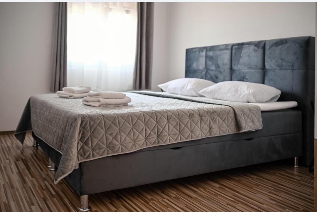 Apartament M *