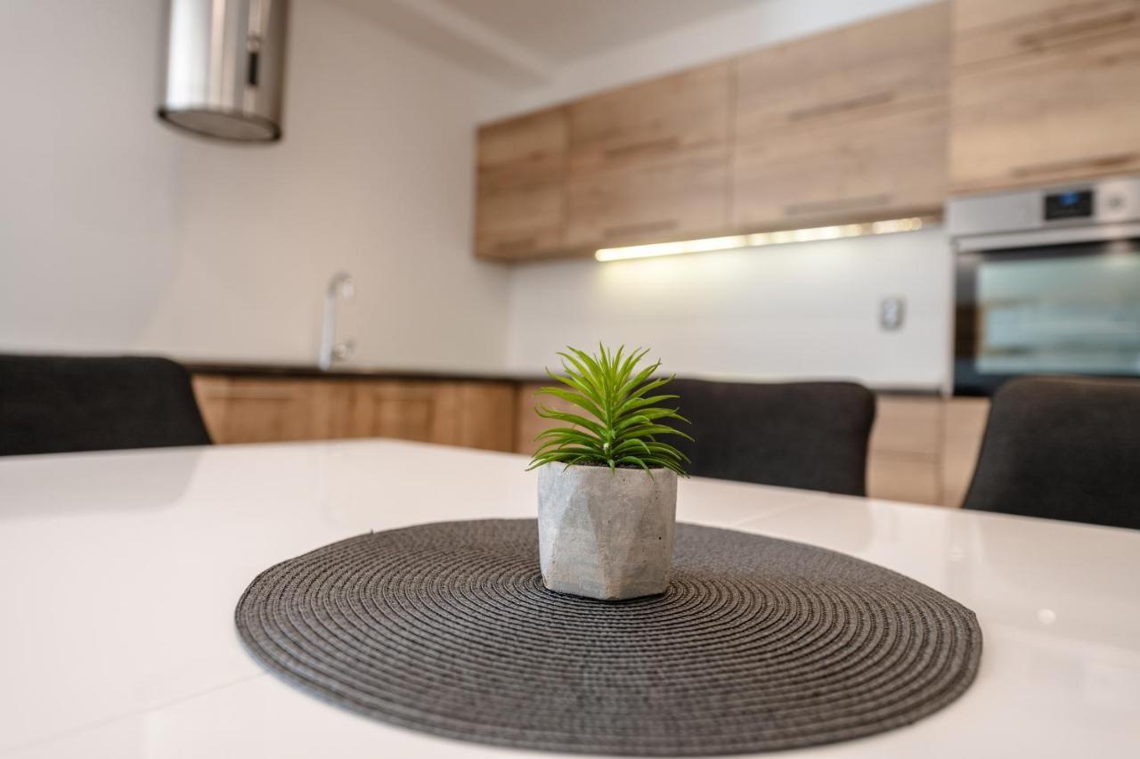 M Apartman *