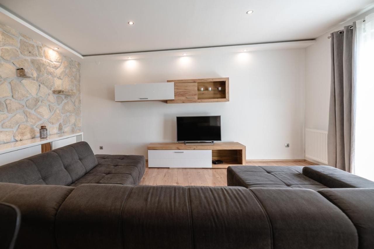M Apartman *