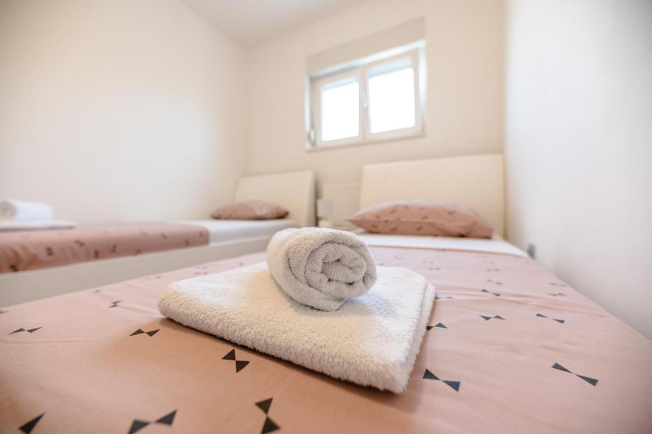 M Apartman *