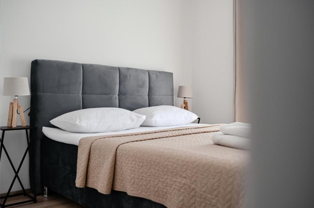 M Apartman *